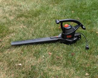 R112 - $15. Black & Decker Electric Leaf Blower.
