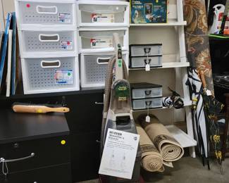 Carpet Cleaner / Rugs / Office Supplies