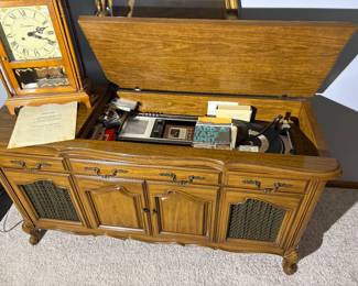Magnavox, Astro Sonic mid century, Record, 8 track, stereo, great sound, original books
