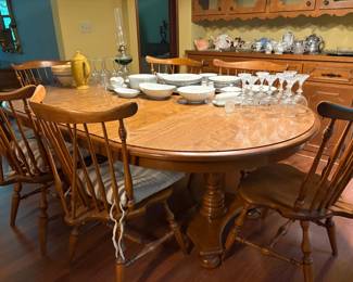 Ethan Allen Double pedestal table, 2 leaves, 6 fiddleback chairs
