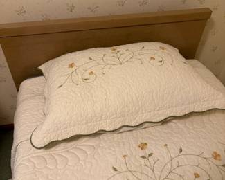 Matching twin bed, Modern blonde set