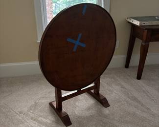 Tilt top table 26" round