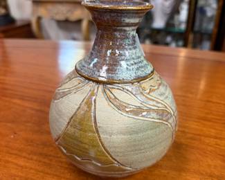 Larry Allen (AL) pottery vase dated 1988