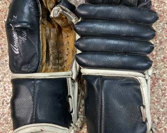 Vintage child’s hockey gloves