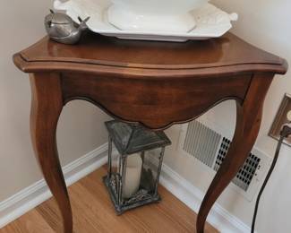 Ethan Allen Country French corner table with triangular top