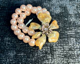 Pale Pink Pearl Bracelet with Flower