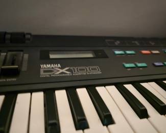 YAMAHA DX 100 Digital Programmable Algorithm Synthesizer
