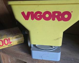 Vintage Vigoro Hand Held Crank Grass Seed Fertilizer Spreader