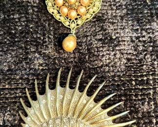 Goldtone Lizard Brooch / Lapel Pins with Rhinestones