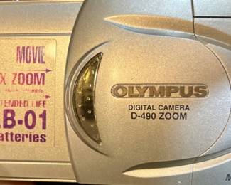 Vintage OLYMPUS Digital Camera D-490 ZOOM 2.1 Megapixel