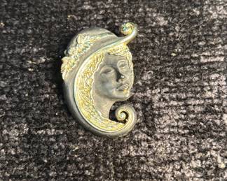 Brooch / Lapel Pin