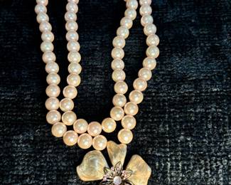 Pale Pink Pearl with Flower Pendant costume jewelry Necklace