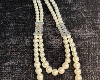 Ivory Pearl Costume Jewelry Necklace