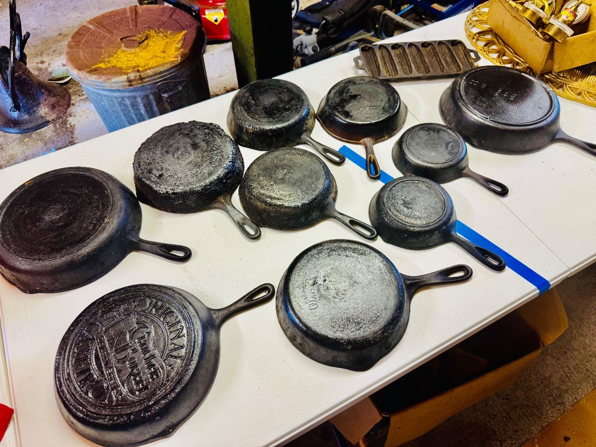 CAST IRON SKILLETS, LODGE, WAGNER
