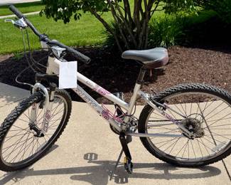 Trek 820 Women's Mountain Bike 16" Frame