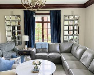 Absolutley beautiful Gray Leather Sectional Sofa in Like New Condition