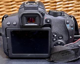 Canon Rebel T7i DSLR