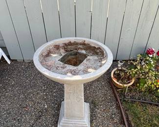 Ginkgo Leaf Pattern Concrete Bird Bath