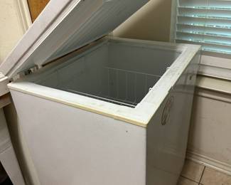 CHEST FREEZER