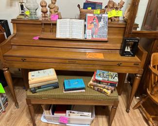 PIANO (MAKE AN OFFER - FOR A CHURCH MAYBE ) - BOOKS