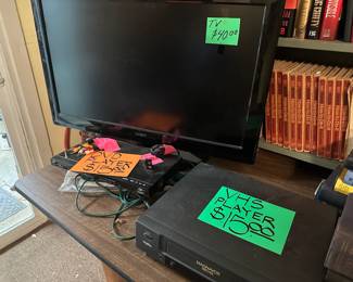 T.V. - VCR/VHS PLAYER