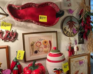PEPPER DECOR ITEMS