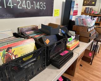 RECORDS - CDs - CASSETTES - 8 TRACKS
