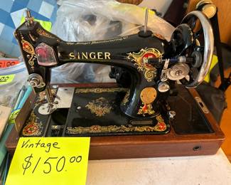 PERFECT VINTAGE SEWING MACHINE