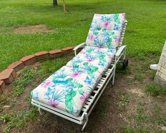 OUTSIDE LOUNGE WITH CUSHION