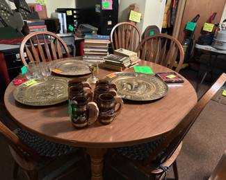 TABLE AND CHAIRS - SET OF MUGS