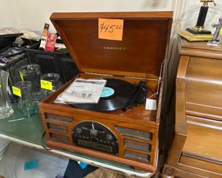 STEREO RECORD PLAYER COMBO