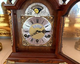 Mantle Clock -vintage