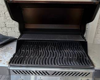 Napoleon Rogue 525 Propane Grill
