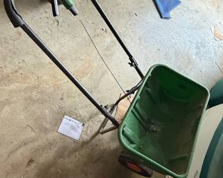 Scotts Turf Builder EdgeGuard DLX Broadcast Spreader