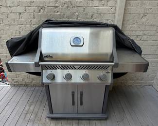 Napoleon Rogue 525 Propane Grill