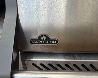 Napoleon Rogue 525 Propane Grill