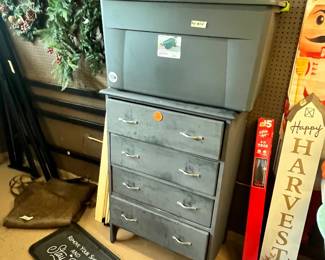 CHEST OF DRAWERS