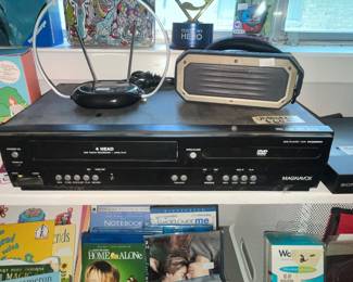 DUAL VCR / DVD PLAYER