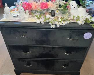 SMALL DRESSER