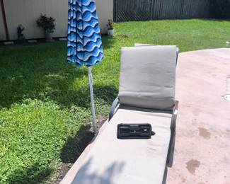 CHAISE & UMBRELLA