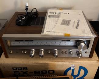 Pioneer SX-680 Receiver with Box