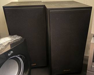 Pair of Klipsch R-41 Speakers