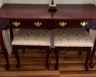 Queen Anne Console Table/Queen Anne Stools 