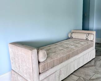 Caracole Daybed