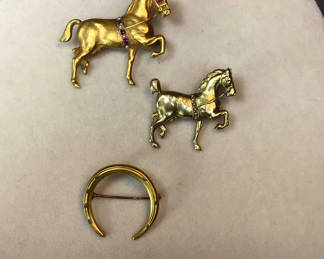 Lot 130: Antique 14K Yellow Gold Horse Pins (5+dwt)