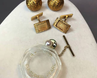 Lot 119: Vintage 14K / 18K Cufflinks (8+dwt, 9+dwt)