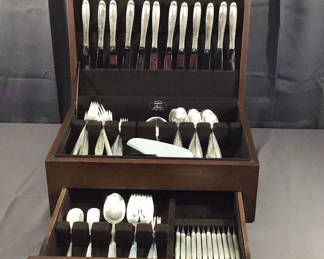 Lot 112: Lunt Sterling Flatware / Service for 12 (2039+dwt)