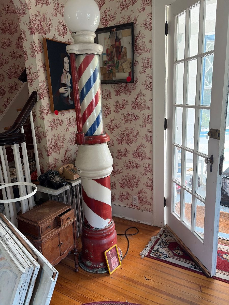 Vintage Barber pole full size with a lighted globe that work 