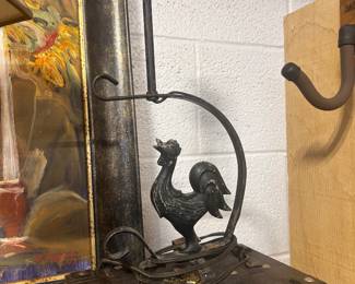 Vintage farmhouse-style wrought iron rooster table lamp