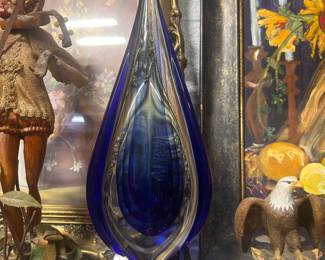 Murat-style art glass on pedestal